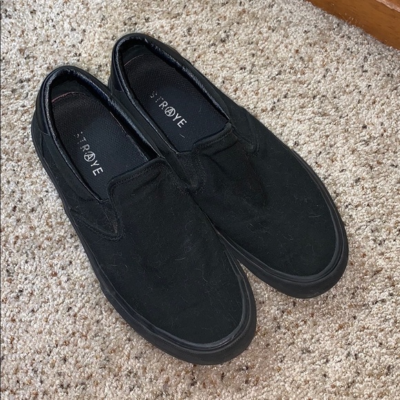 Straye Other - Straye Black Canvas Slip On Skate Shoes- Size 8